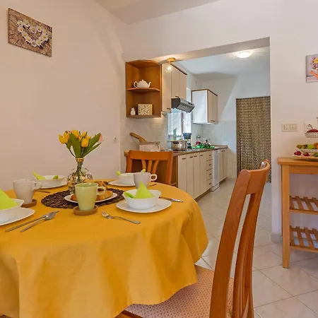 Nada In Vinkuran 펜션 풀라