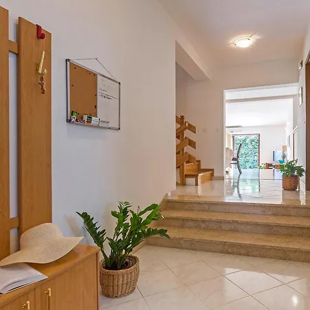 Ferienhaus Nada In Vinkuran Pula