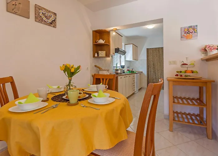 Nada In Vinkuran 펜션 풀라