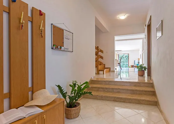 펜션 Nada In Vinkuran 풀라